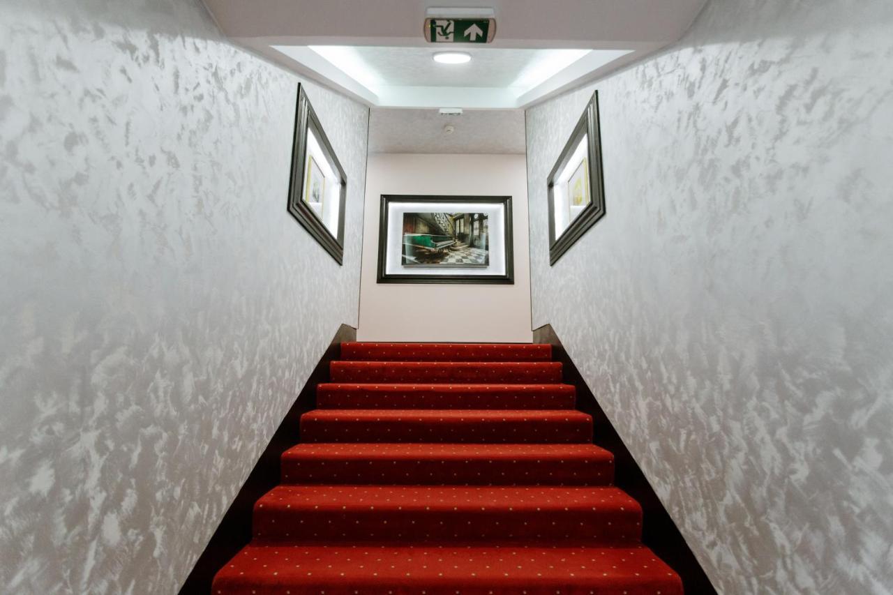 Hotel Srem Sremska Mitrovica Dış mekan fotoğraf